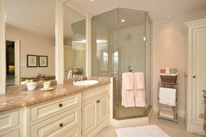 Master Ensuite - Country homes for sale and luxury real estate including horse farms and property in the Caledon and King City areas near Toronto